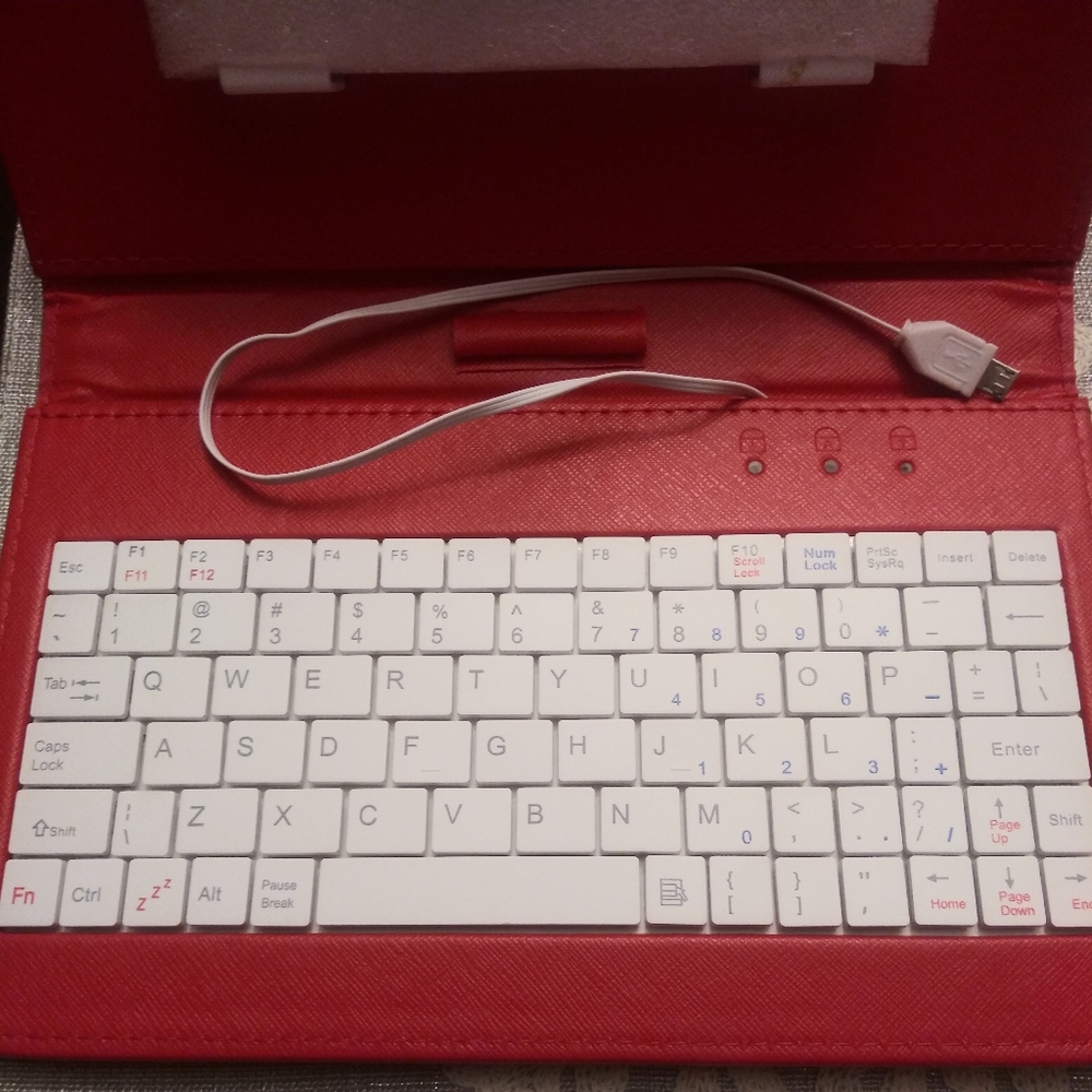 Red Phone & Keyboard Case - Picture 2 of 8